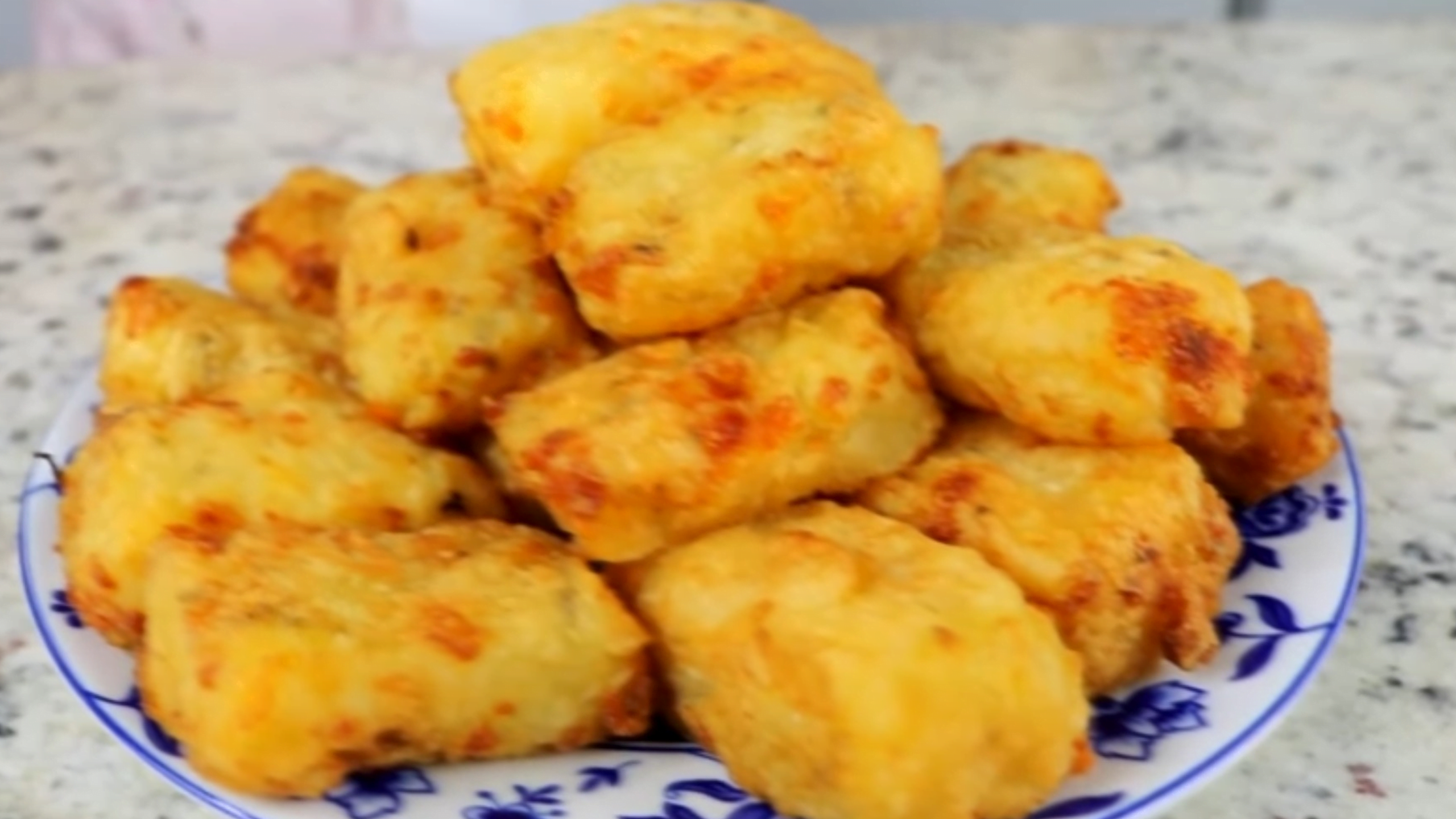 Mandioca cremosa com queijo 