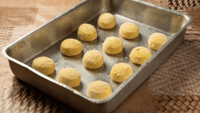 Qual a temperatura para assar pão de queijo congelado